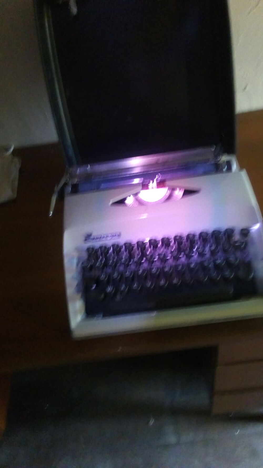MACHINE A ECRIRE VINTAGE 