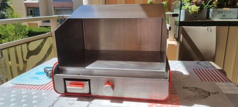 Plancha �l�ctrique LAGRANGE avec coupe vent. 250 Fr�jus (83)