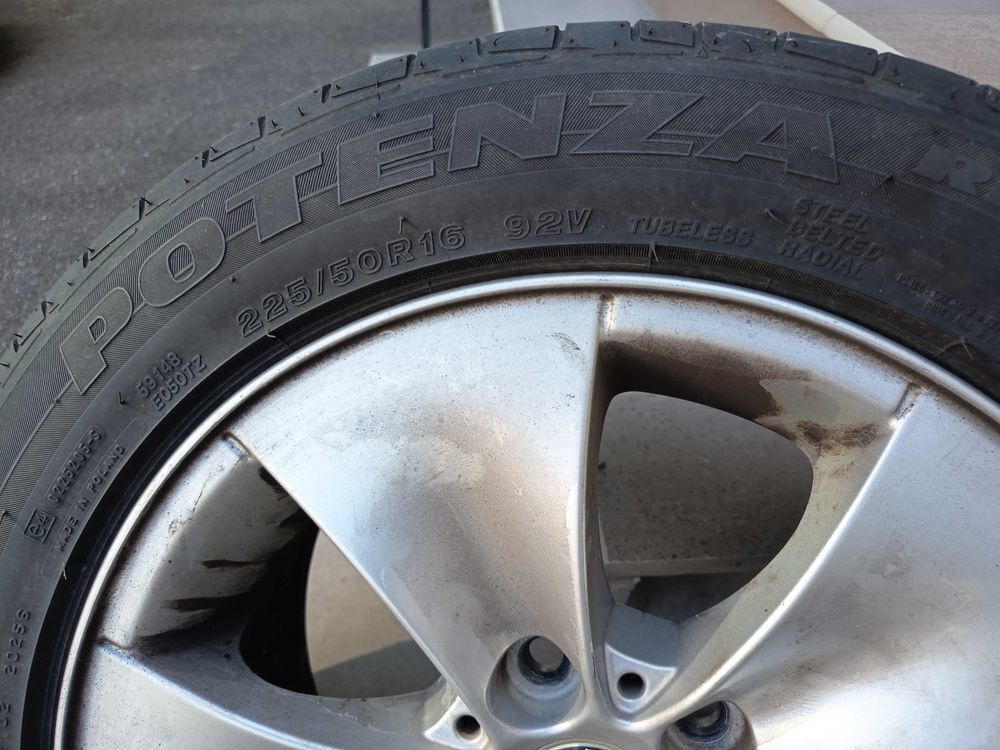 Pneu voiture - roue  occasion 57930 Hellering-l&egrave;s-F&eacute;n&eacute;trange