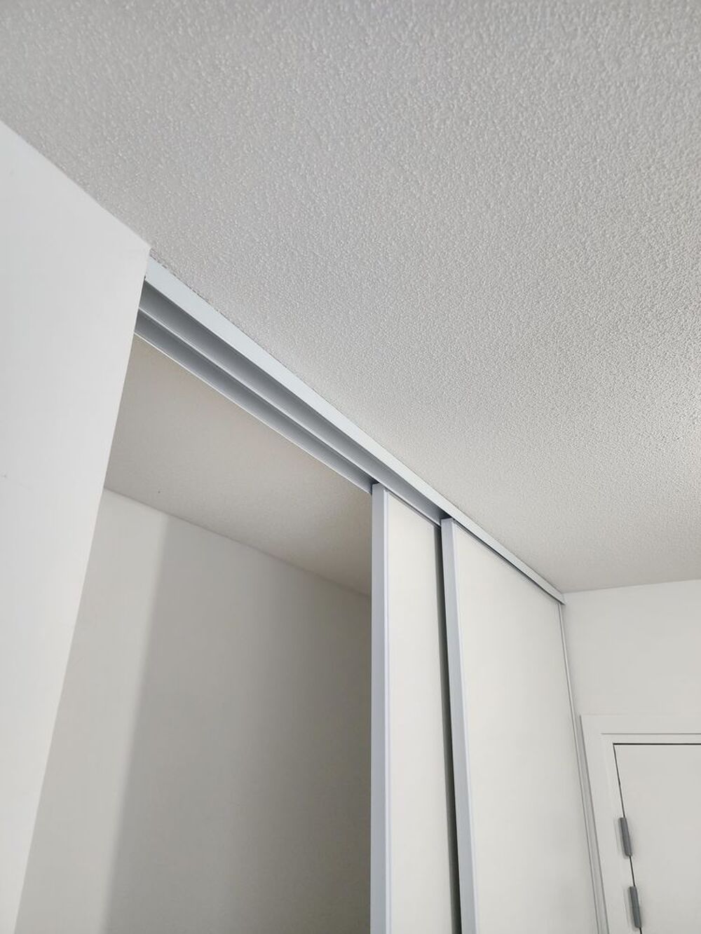 2 PORTES PLACARD NEUVES Meubles
