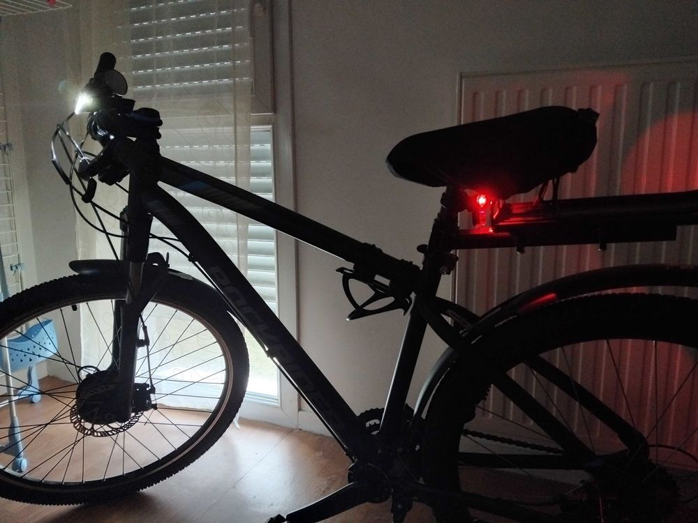 VTT Rockrider ST 250 + Kit de d&eacute;pannage/ Tr&egrave;s bon &eacute;tat Vélos