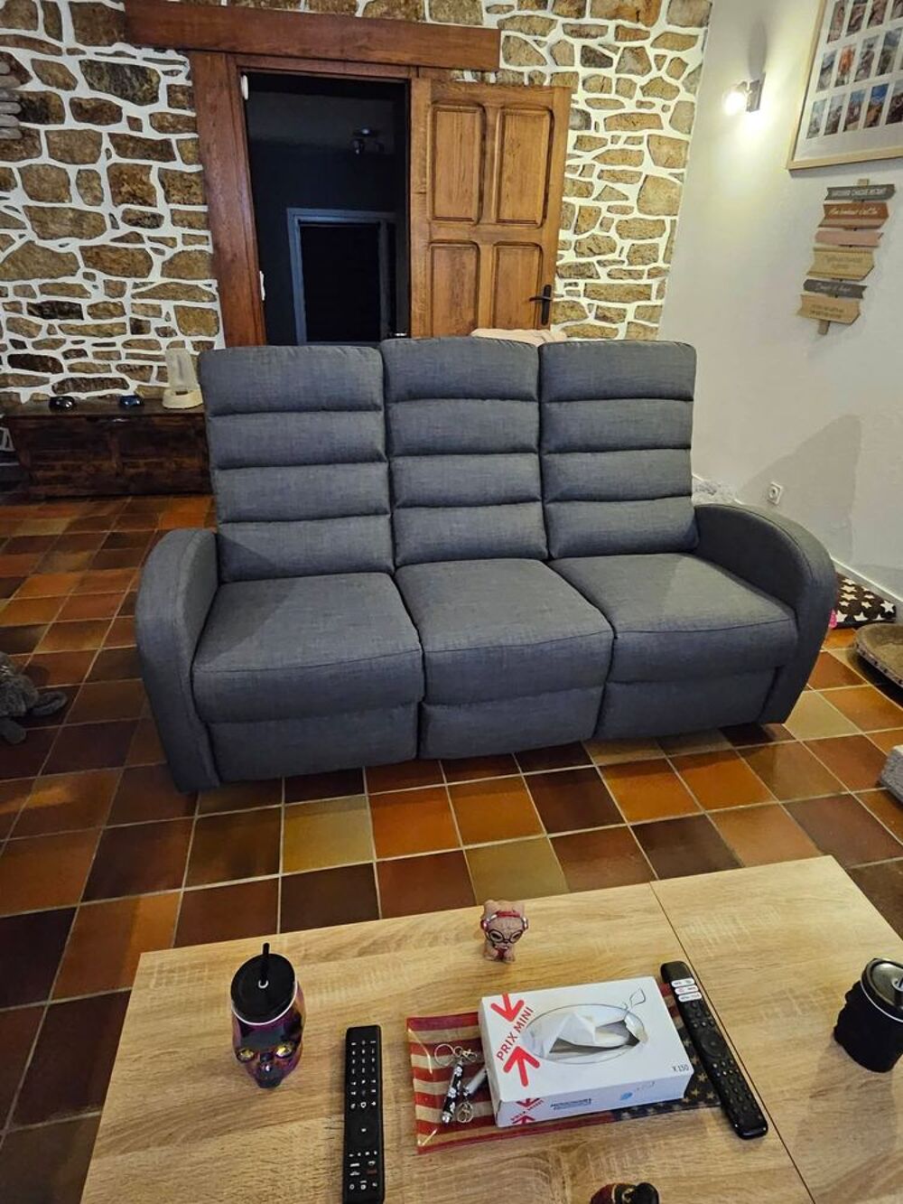 2 canap&eacute;s relax 3 places et 2 places. Meubles