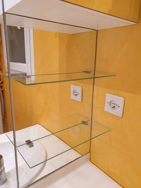 Miroir 2 tagres en verre.
Trs pratique. 30 Troyes (10)