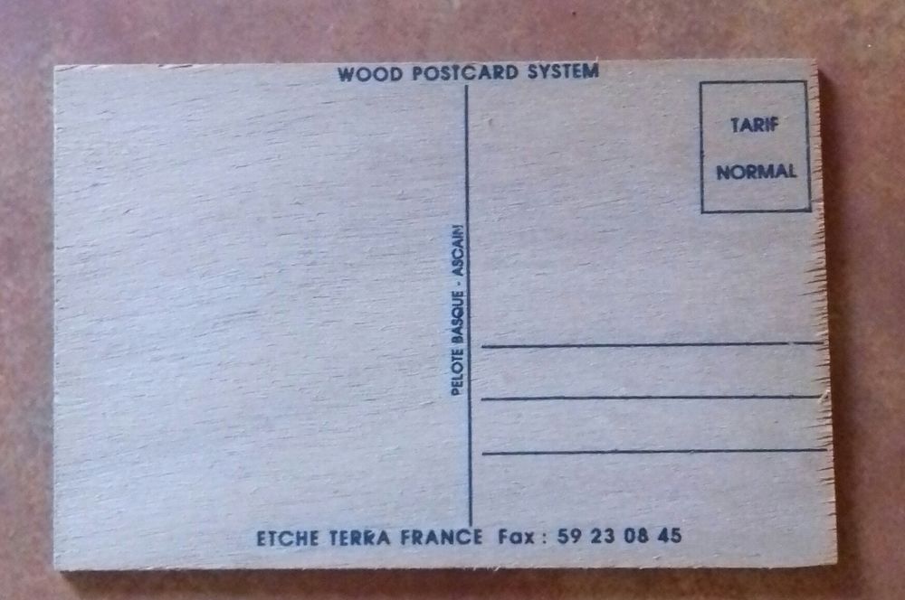CARTE POSTALE BASQUE en BOIS 