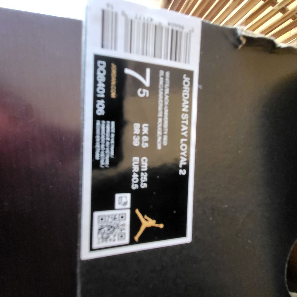 Baskets Nike Jordan Stay Loyal 2 T.39 blanches Tr&egrave;s bon &eacute;tat Chaussures