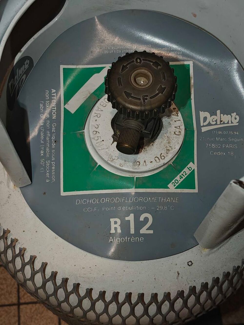   Bouteille de gaz R12 et R22 