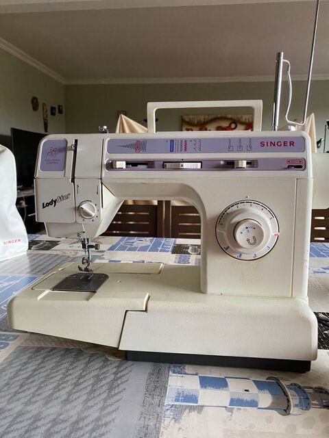 Machine  coudre lectronique Singer LadyStar 100 Ville-d'Avray (92)