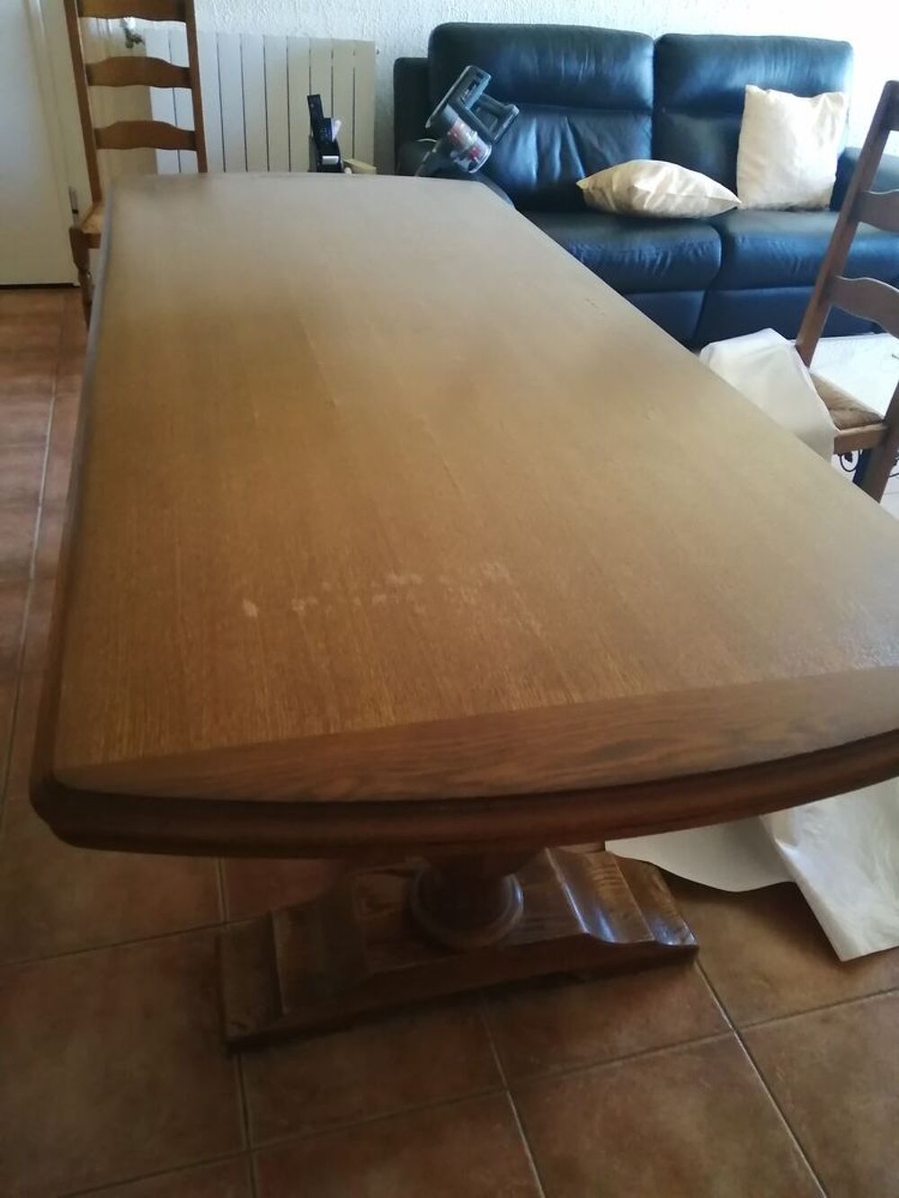 SALLE A MANGER EN CHENE MASSIF compl&egrave;te 200€ Meubles