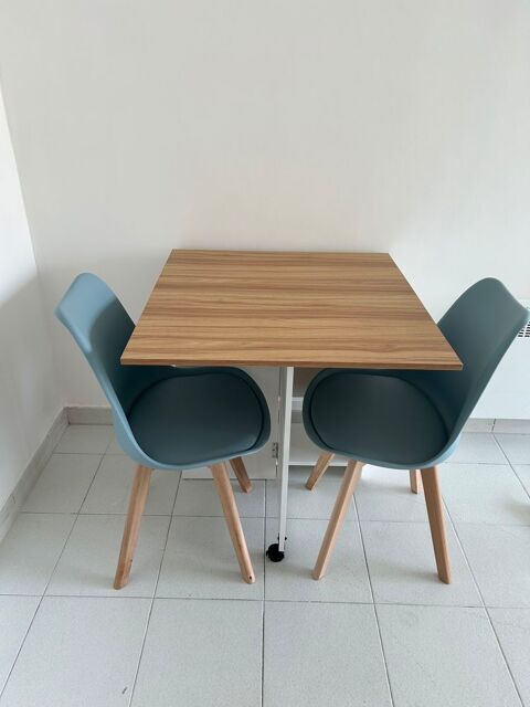 Table pliante pour petits espaces + 2 chaises 90 Magalas (34)