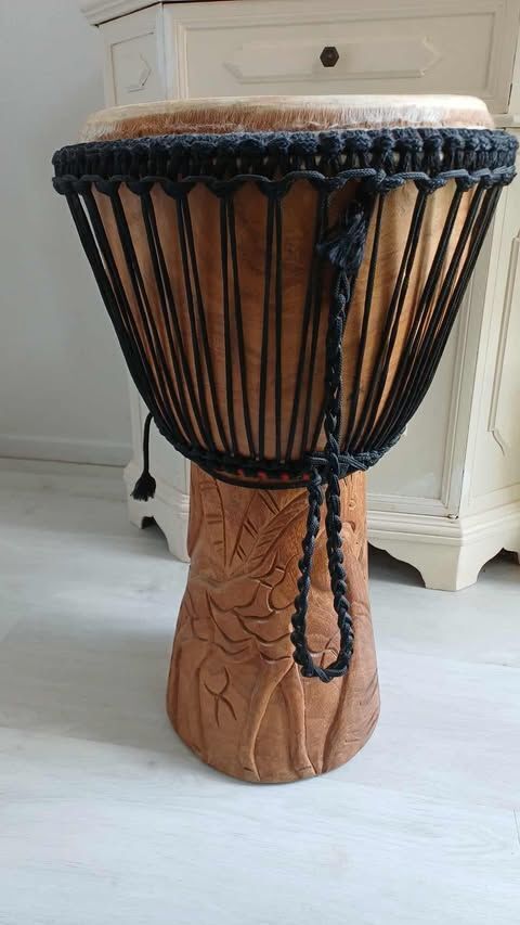 Magnifique Djembé africain en bois sculpté 135 Saint-Ouen-l'Aumône (95)