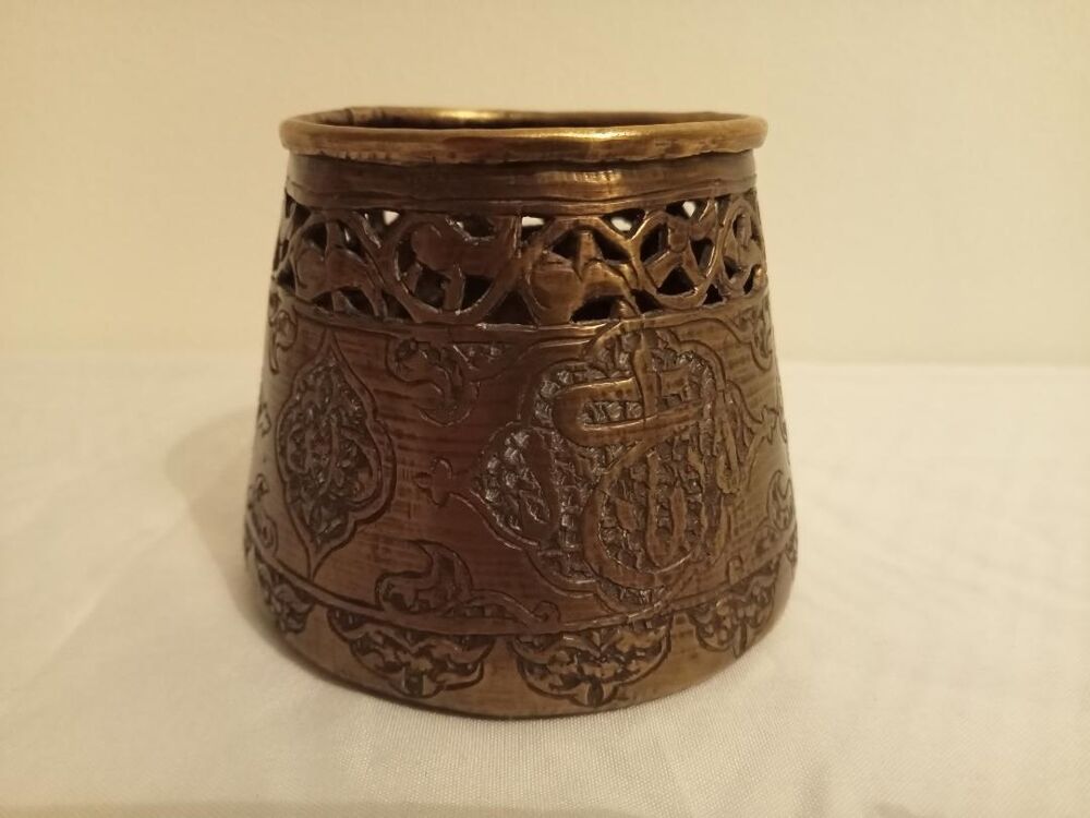 Vase ancien en laiton, mod&egrave;le arabe (syrien) Décoration