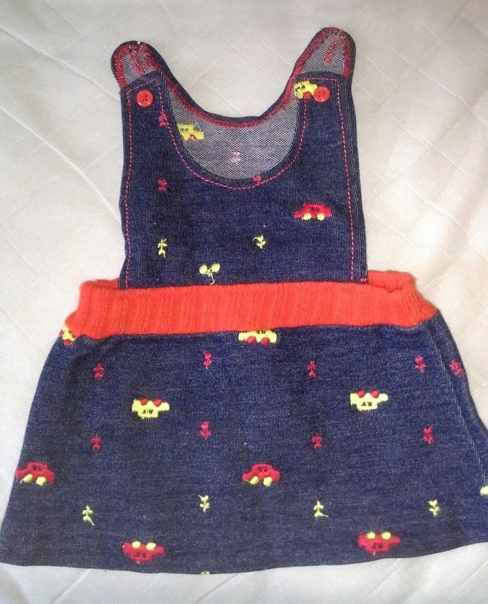 robe fille avec motif - 3 mois bon &eacute;tat
A retirer imp&eacute;rative Puriculture