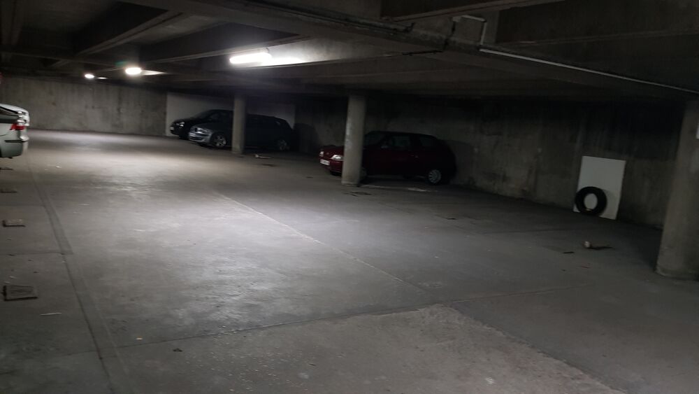 Location Parking/Garage Box ferm  pour voiture / matriel /moto 1er ss sol scuris Sarcelles