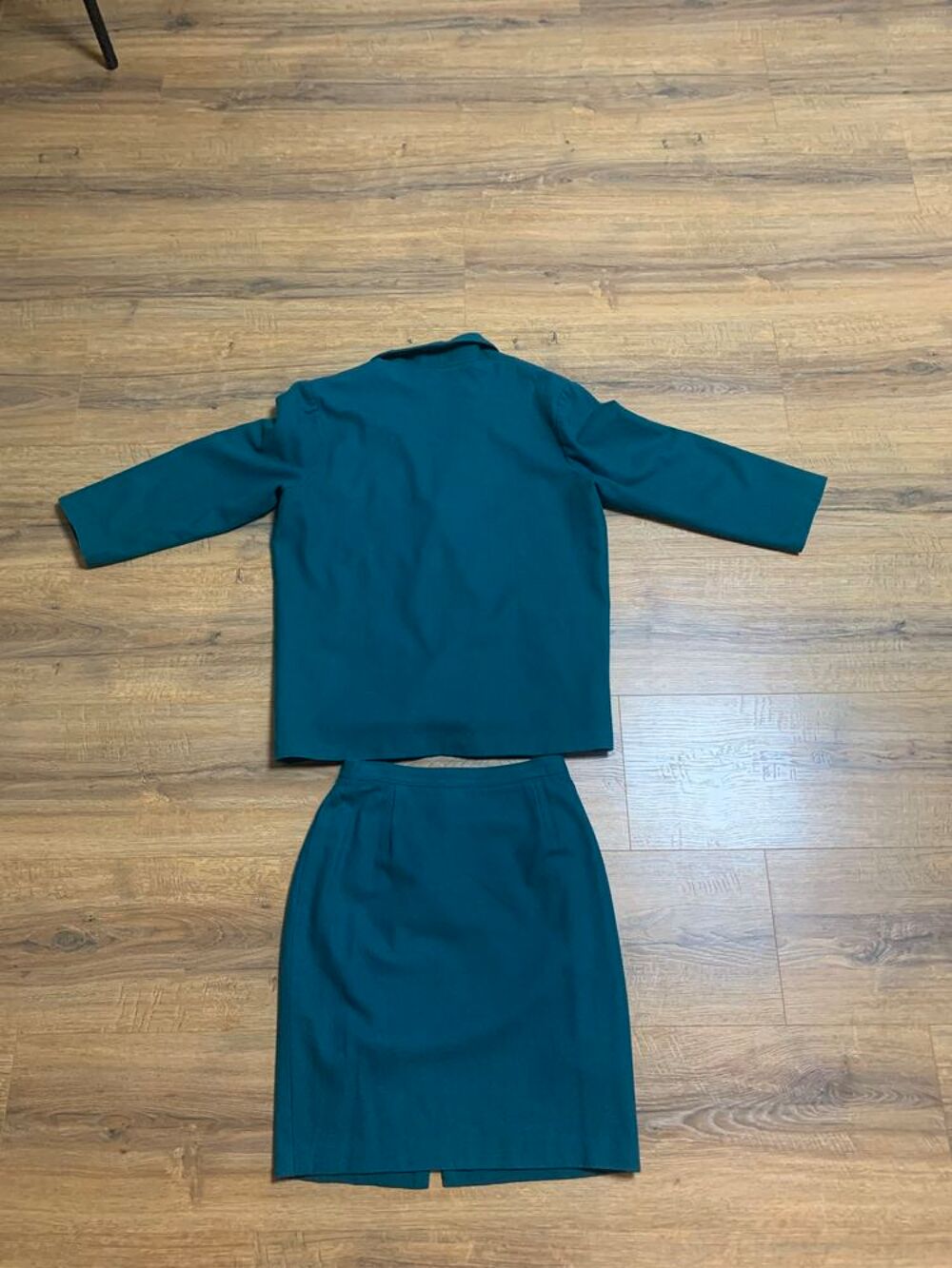 Ensemble veste + jupe femme " Fr&eacute;quence Pari Vêtements
