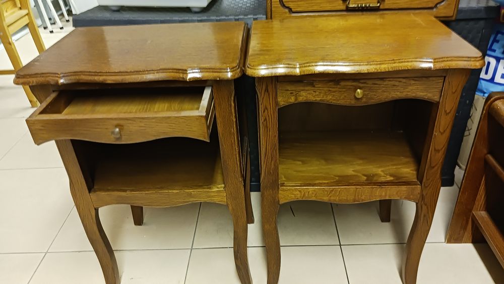 2 tables de chevets (assortis avec l'annonce de l'armoire) Meubles