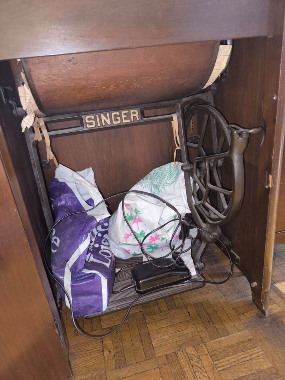 MACHINE A COUDRE SINGER 1951 dans meuble en bois Meubles