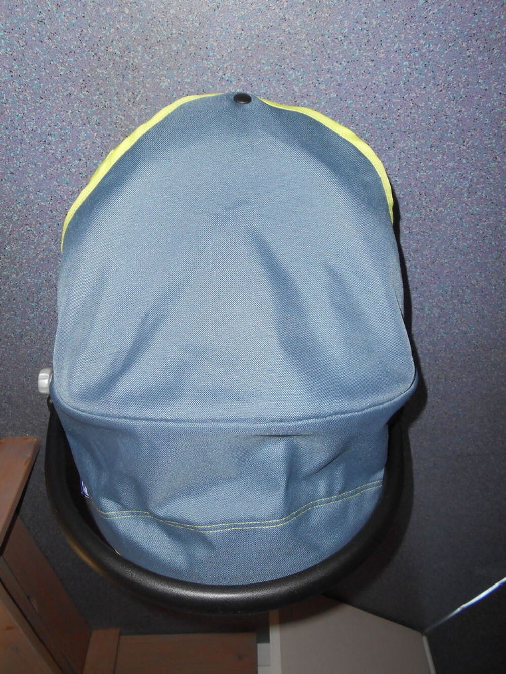 Siege auto cosy coque de marque Chicco Puériculture