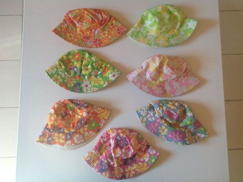 DEUX BOBS � FLEURS MULTICOLORE Envoi Possible
3 Tr�gunc (29)