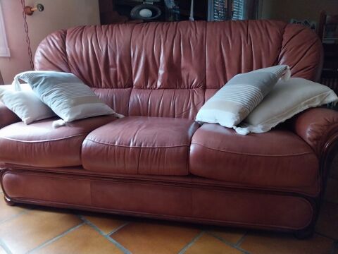 Canap� 3 places cuir vieux rose 150 La R�orthe (85)