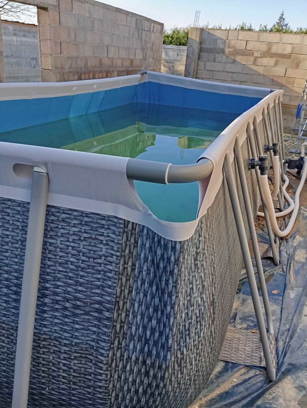 piscine hors sol tubulaire Bestway 5,49x2,74(servi une saison) Jardin