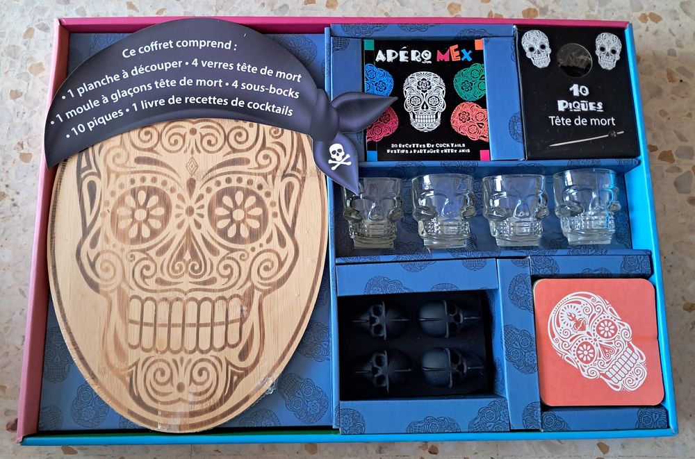 service &agrave; ap&eacute;ritif t&ecirc;te de mort mexicaine calaveras 
Cuisine