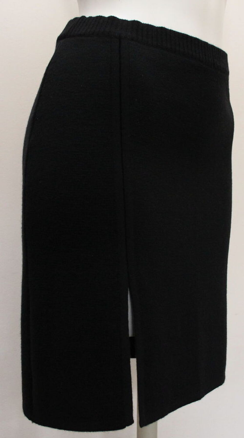 Jupe courte noire YVES SAINT LAURENT T.S 
36/38 Fr Vêtements