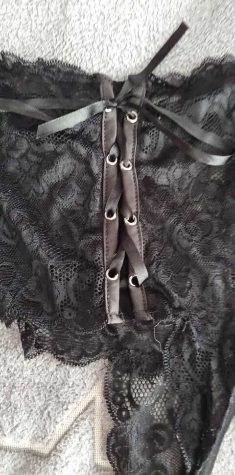 Tr�s joli shorty dentelle lacets Taille L 35 Oullins (69)