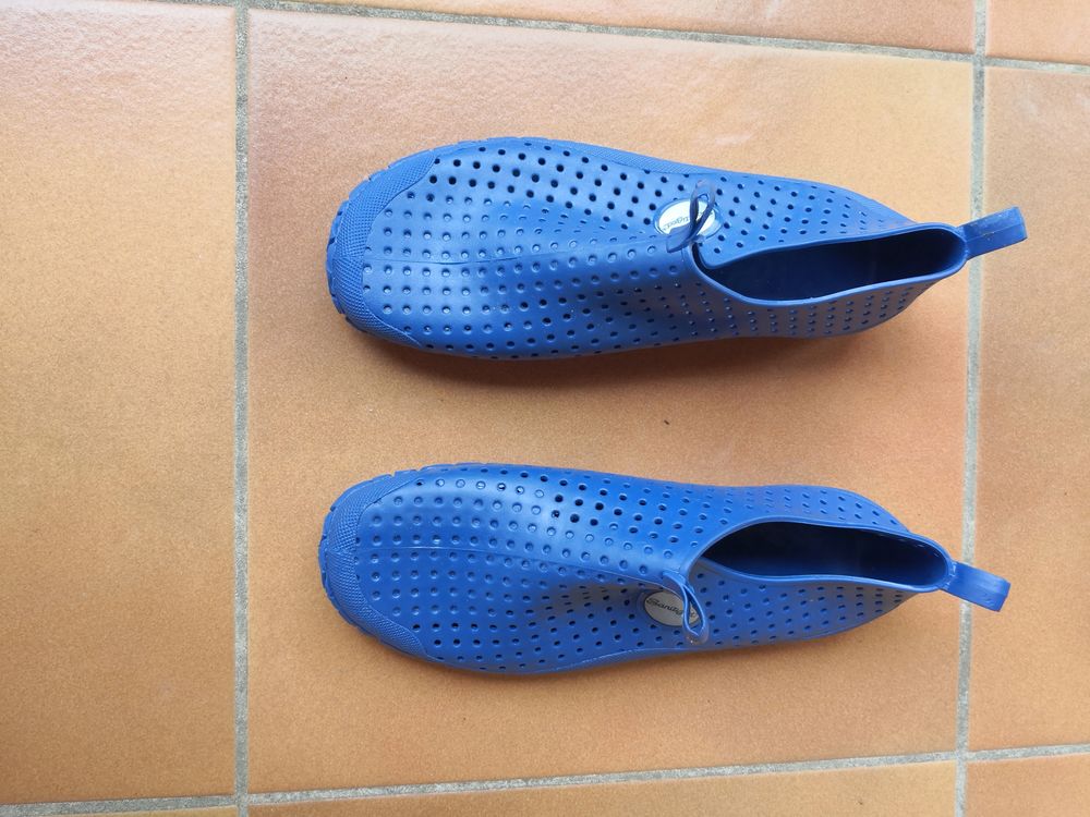 Chaussures baignade ou activit&eacute;s nautiques JAMAIS port&eacute;es Sports