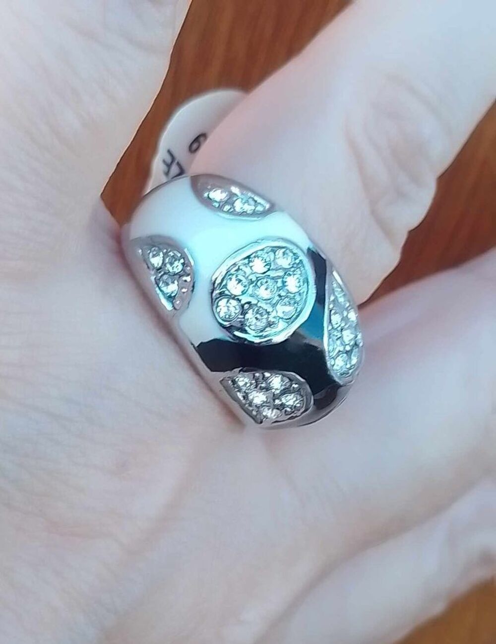 Bague Boule Fantaisie Emaill&eacute;e avec Strass en Taille Size 19 Bijoux et montres
