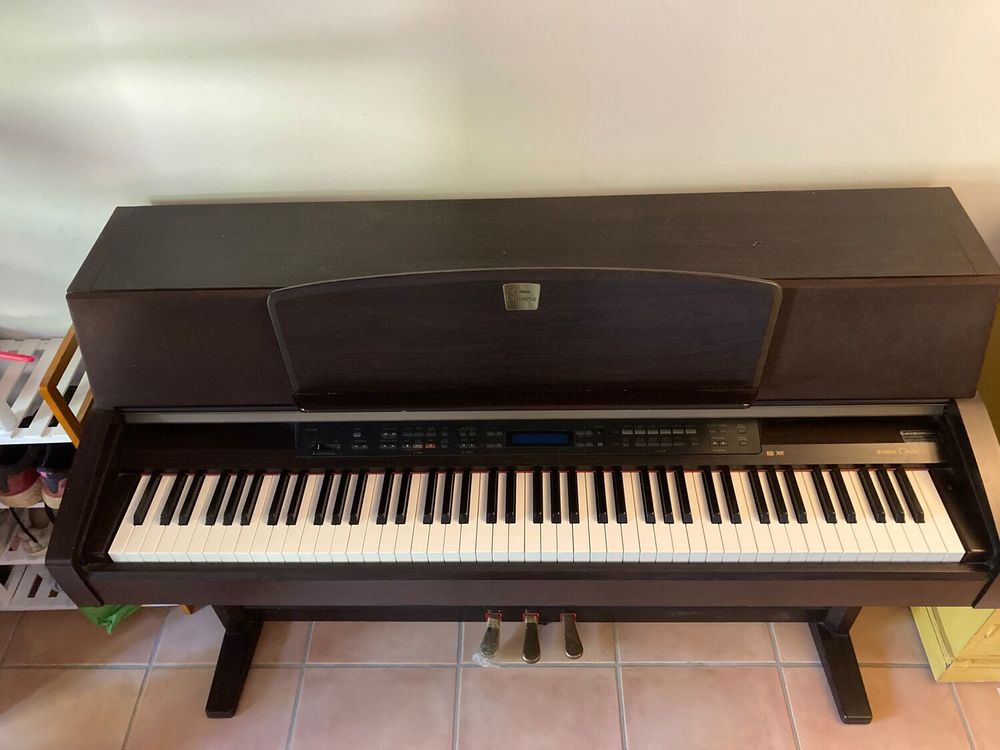 Clavichord clavinova de marque Yamaha Instruments de musique
