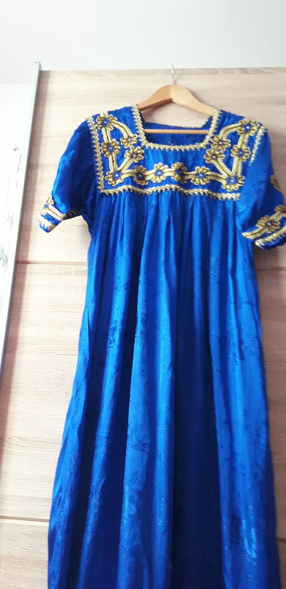 ROBE ORIENTALE BLEU NUIT NEUVE Vêtements