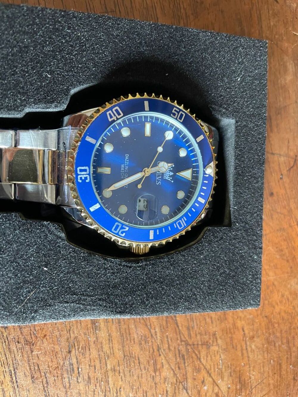 Belle Montre &agrave; quartz jamais port&eacute;e . Dans sa bo&icirc;te . Bijoux et montres