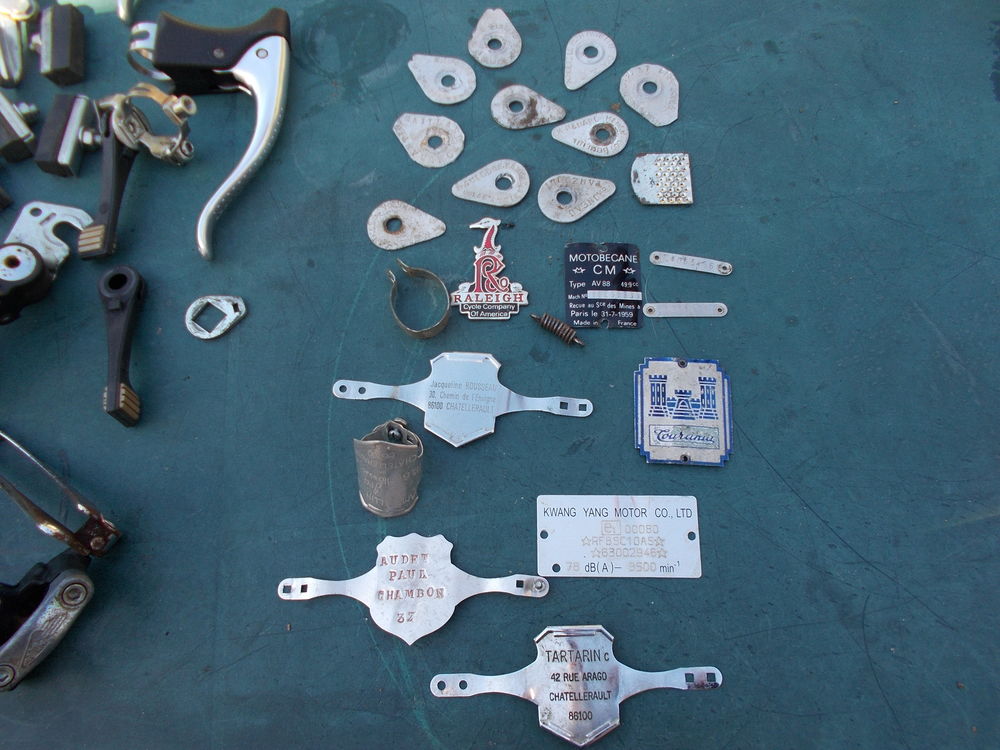 DIVERS PIECES VELO MOBYLETTE PLAQUE MOTOBECANE Vélos