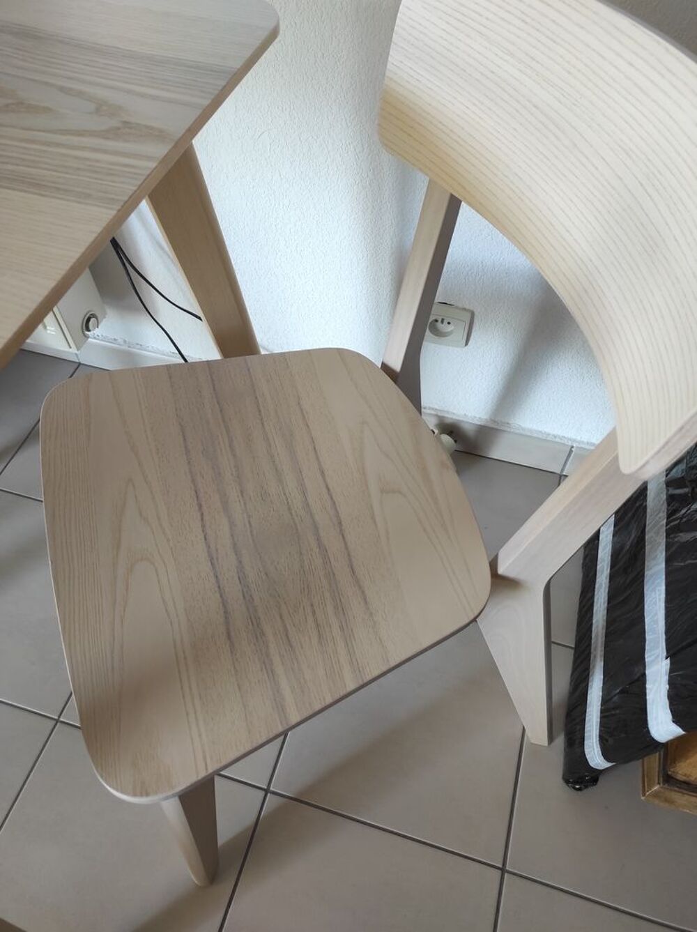 table lisabo ik&eacute;a avec ses 2 chaises Meubles