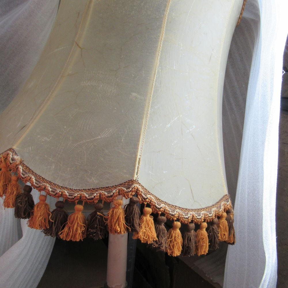 Luminaire sur pied (lampadaire) d'int&eacute;rieur. Décoration