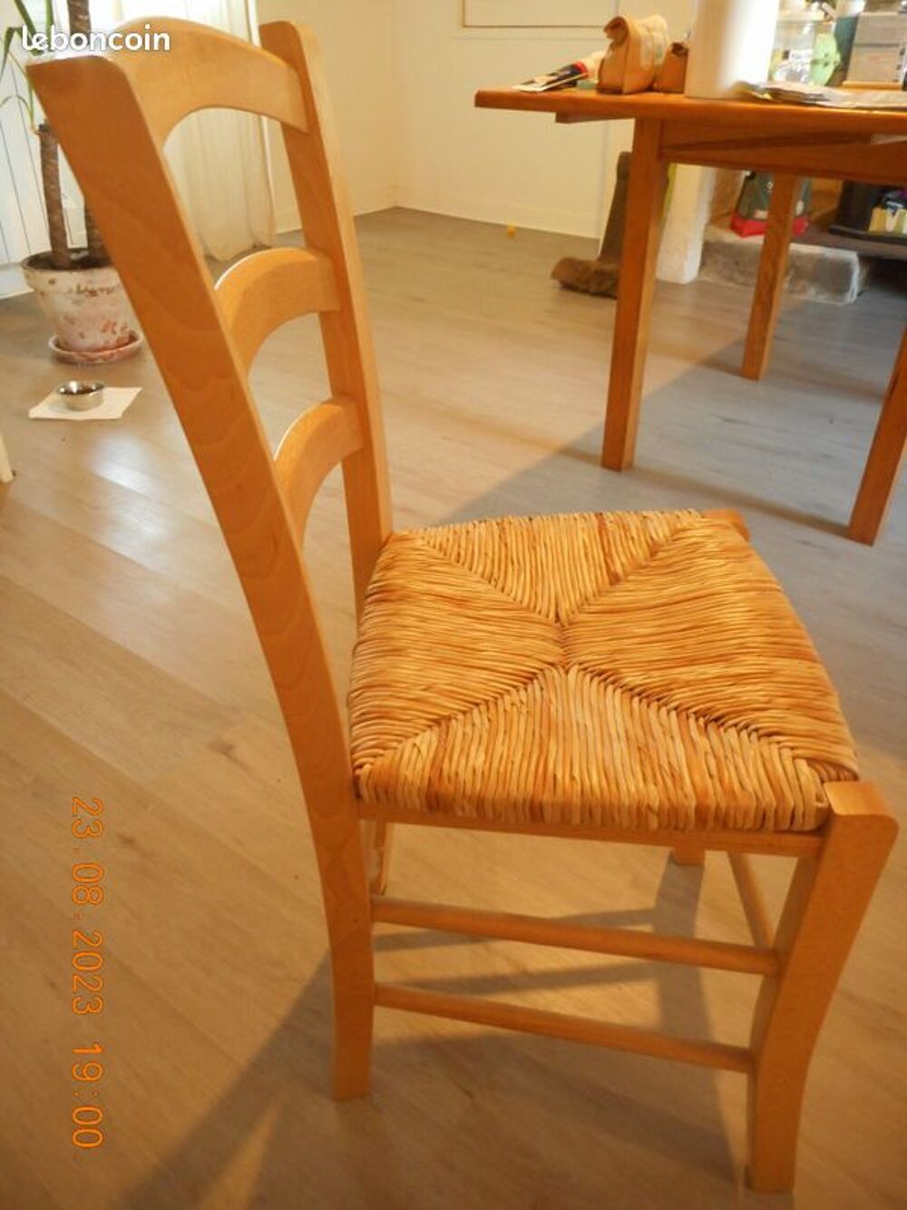 Chaises bois/paille. Meubles
