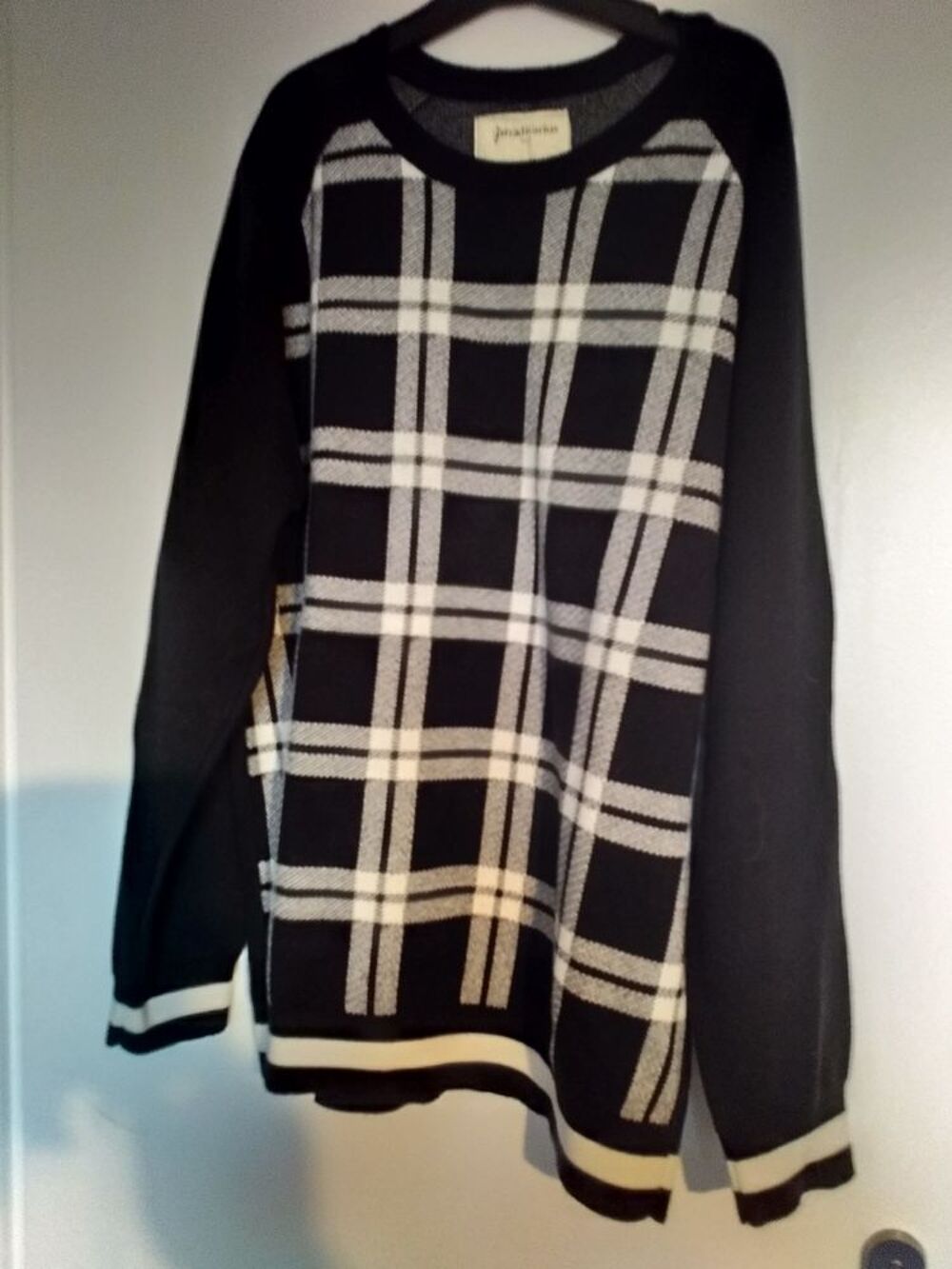  pull stradivarius noir et blanc Vêtements