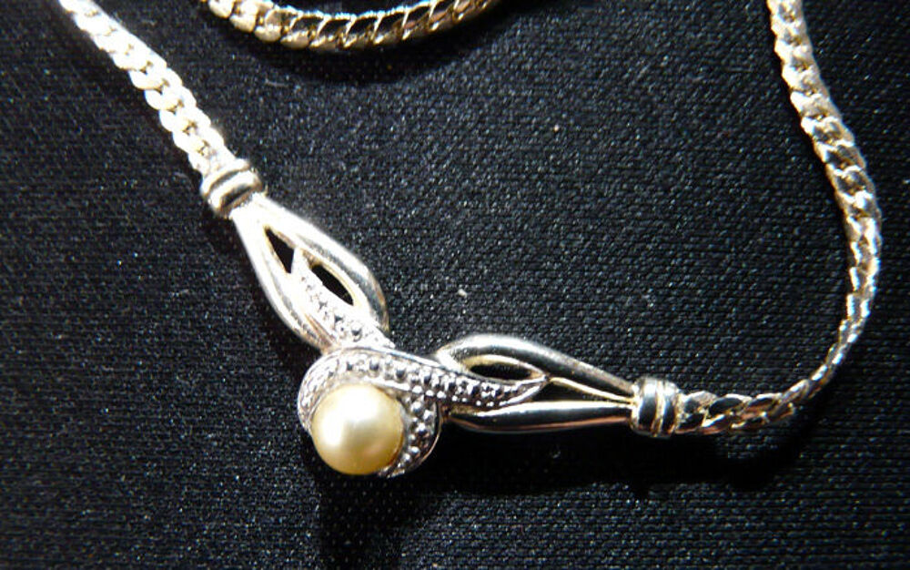 Collier ras-de-cou &eacute;l&eacute;gant argent&eacute; orn&eacute; de brillants + Perle Bijoux et montres
