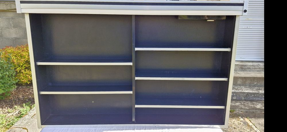 Grande armoire de toilette en alu et plastique monobloc Meubles