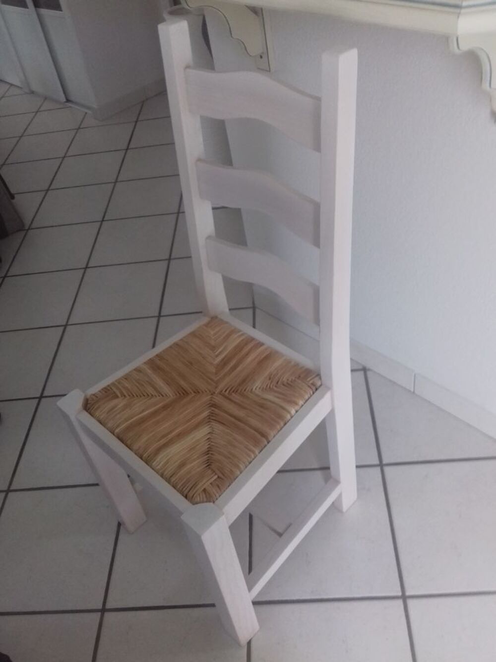  3 CHAISES SOLIDES Meubles