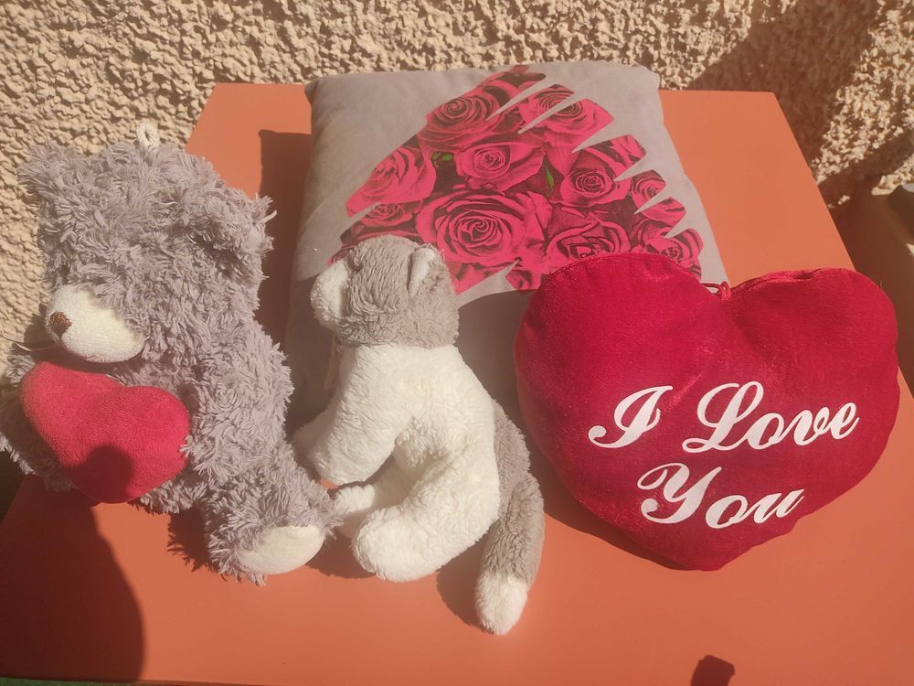 Lot peluche et coussin Décoration
