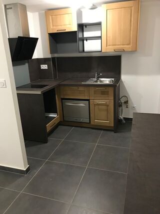  Appartement à louer 4 pièces 90 m² Vitrolles