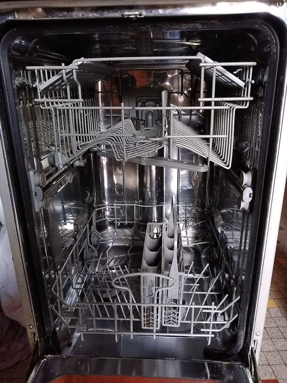Lave vaisselle 8 couverts marque aya Electroménager