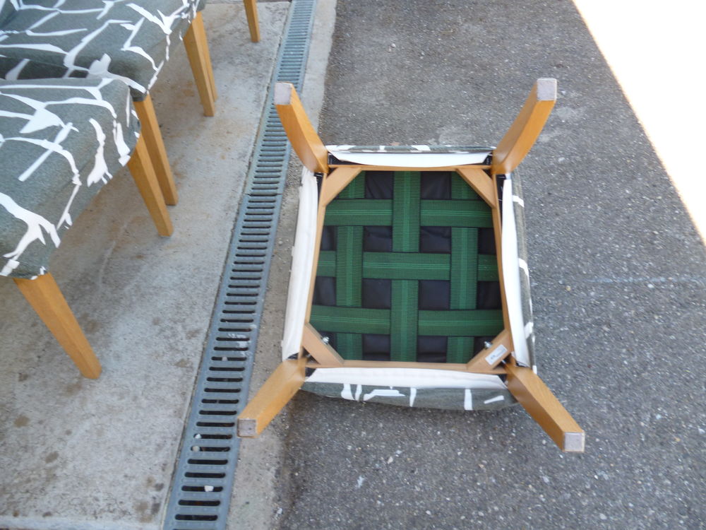 4 CHAISES AVEC HOUSSES Meubles