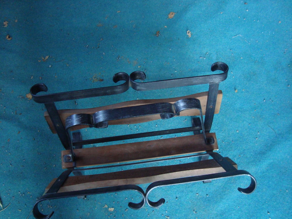 Range revues en fer forg&eacute; et bois Meubles