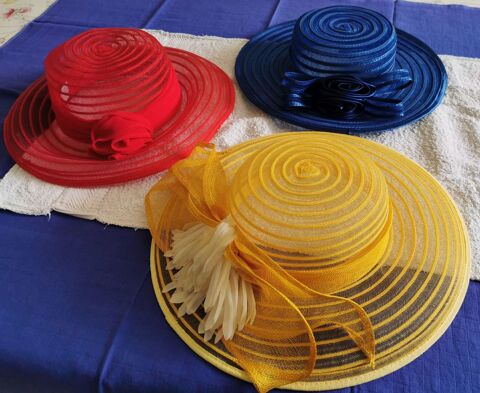Trois CHAPEAUX de c�r�monie en lot ou � l'unit� 40 Royan (17)
