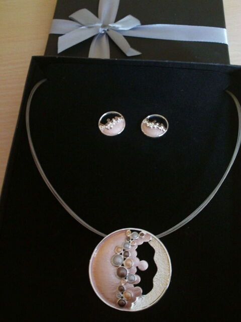 Ecrin parure neuve collier et boucles N°849 5 Beaune (21)