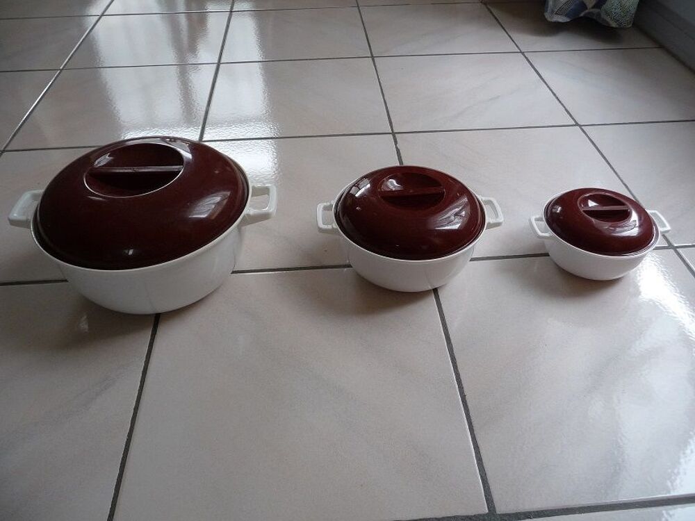 3 Marmites ou faitout en plastique avec 3 couvercles Cuisine