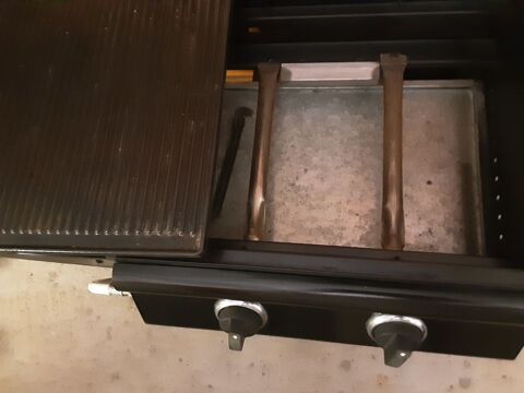 Plancha gaz très bon état Hyères (83)