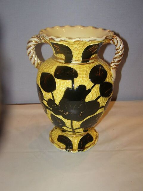 Vintage : Vase en cramique de Vallauris avec 2 poignes
30 Saint-Pierre-les-tieux (18)